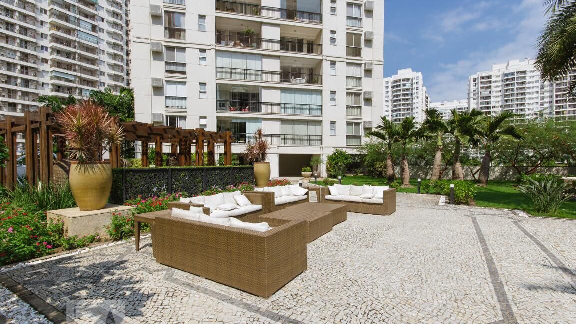 892891855-52.74531970624374MG6137_QcK27YE