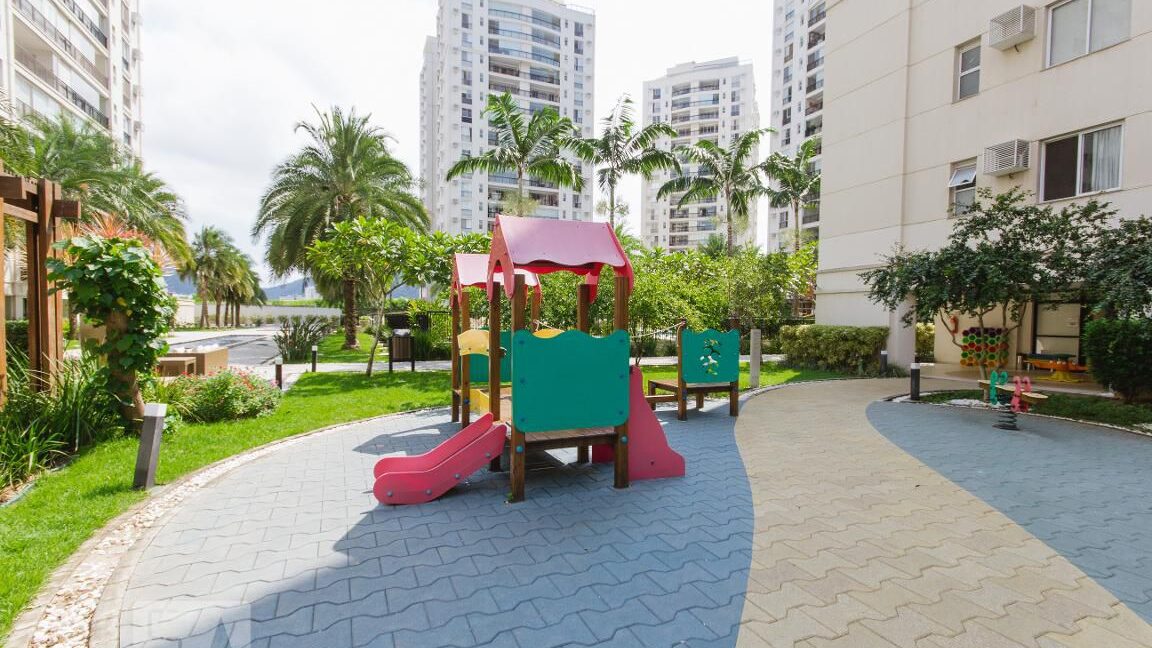 892891855-781.8302233601426MG6133_y14BlSa